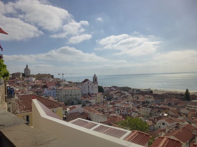 サン・ジョルジェ城から下りサンタ・ルジア展望台へ。