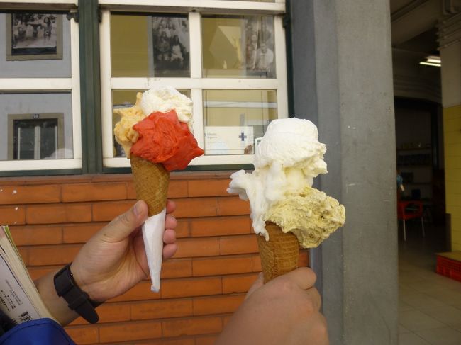 見えにくいと思いますがこのジェラート<br />ホイップクリームがのっています。<br />一緒に食べると何とも言えない美味しさ。<br />聞かれたら即イエスと答えてください。