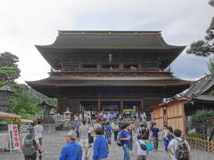 七年に一度の御開帳も終わり、少し落ち着いた感じです。