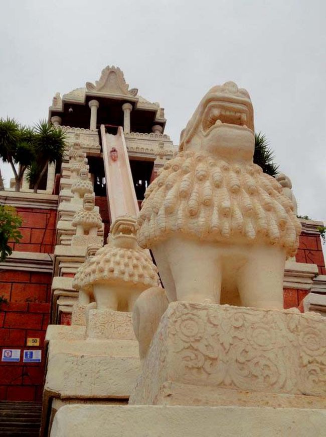 サイアム・パーク<br />こちらのスライダー、滑る直前に辞退する人が多数おり待ち時間はほぼありませんでした。