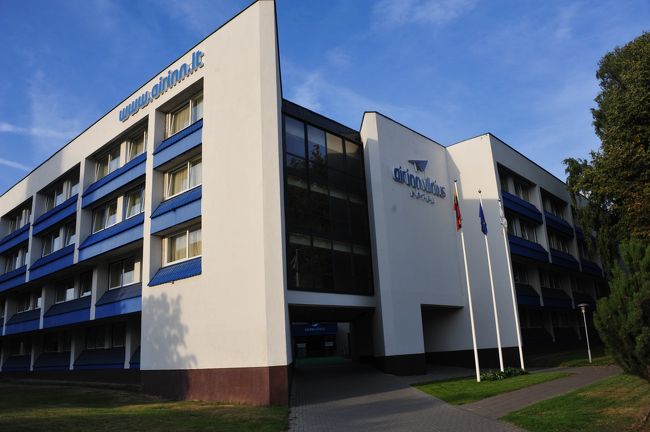 日付が変わった午前1時20分の到着便でヴィリニュスに着きました。<br />宿泊は空港から徒歩50メートルのAirInn Vilniusホテル <br />http://www.airinn.lt/en/<br />