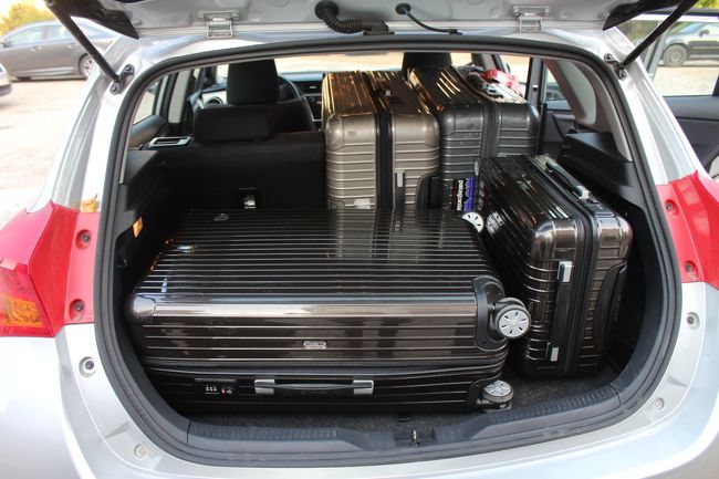 私の心配事・・・いくつかの1つ<br />トランクは入るの？<br /><br />ヨーロッパでは車は小さい方が小回りが利いて便利<br />なのでこのサイズでいいのだけど急きょ娘の参加でトランクが収まるか心配でした。<br />良かった!(^^)!<br />