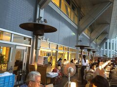 夕食はセントラルタワーズのテラスでイタリアン。