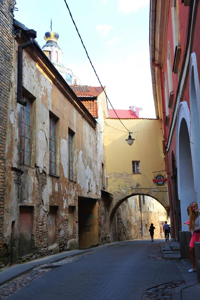 では・・・戻るべく街歩きをしましょう〜<br />パリでもない・・・イタリアでもないヨーロッパの街並みがありました。
