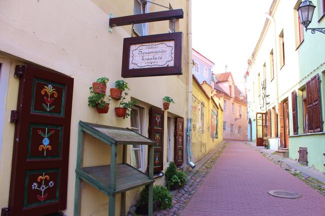 フィガロでバルト3国があったのでバックナンバーのオーダーをしました。<br />情報が少ないし、私には旅番組でも目にする事の無かったバルト3国なので<br />先入観も無かったのですが、雑誌を見てテンションが上がりました。<br />どのページも可愛いショップでいっぱ〜い<br />えええ！雑貨天国なの〜♪<br />