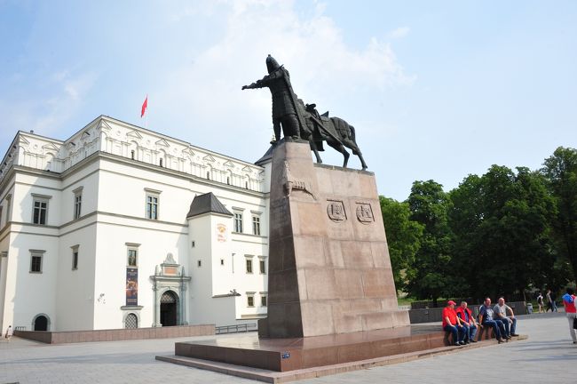 あったぁ〜大聖堂<br />ピリエス通りの行き止まり、左側です。<br />右側の丘の上がケミディナス塔です。<br /><br />