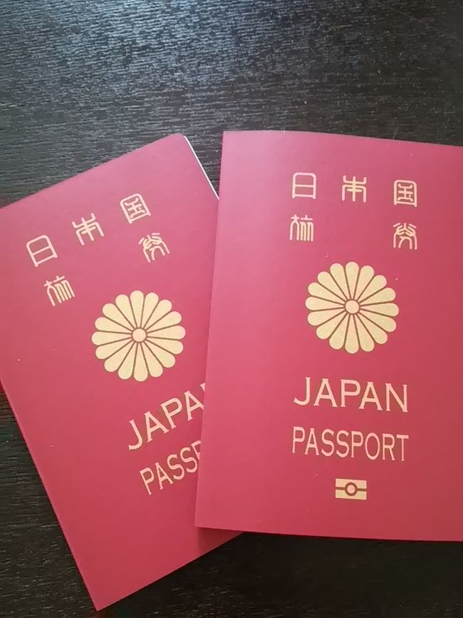 そうそう、海外旅行は暫く振りの私達。<br /><br />私は１７年前に行ったハワイ以来。<br />夫は２４年前に行ったオーストラリア以来。←１度目の新婚旅行（笑）行ったんかーい！！<br /><br />なので、パスポートはそのまま流してしまいまして、<br />８月に入ってから２人仲良く申請致しましたよ。<br />この時点ではタイに行く気満々でした。<br /><br /><br />・戸籍謄本１通　￥４５０<br />・照明写真２名分　￥２９００<br />・パスポート発行費用２名分　￥３２０００　（１０年）<br />・るるぶ　￥１０８０←これはタイのなので必要なくなりました。<br /><br />　<br />　合計　　￥３６４３０<br />