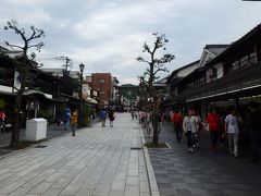 そして太宰府駅に到着。もちろん、太宰府天満宮へ向かうのですが、途中の道はとても活気がありました。