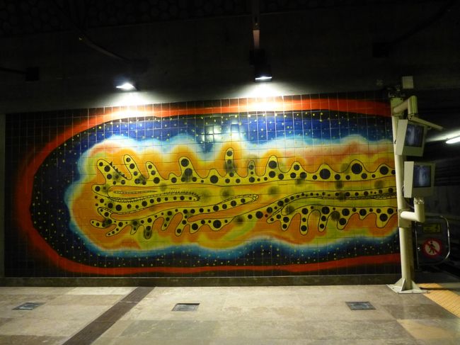 カイス・ド・ソドレに戻りメトロでオリエンテへ<br />向かいます。<br />