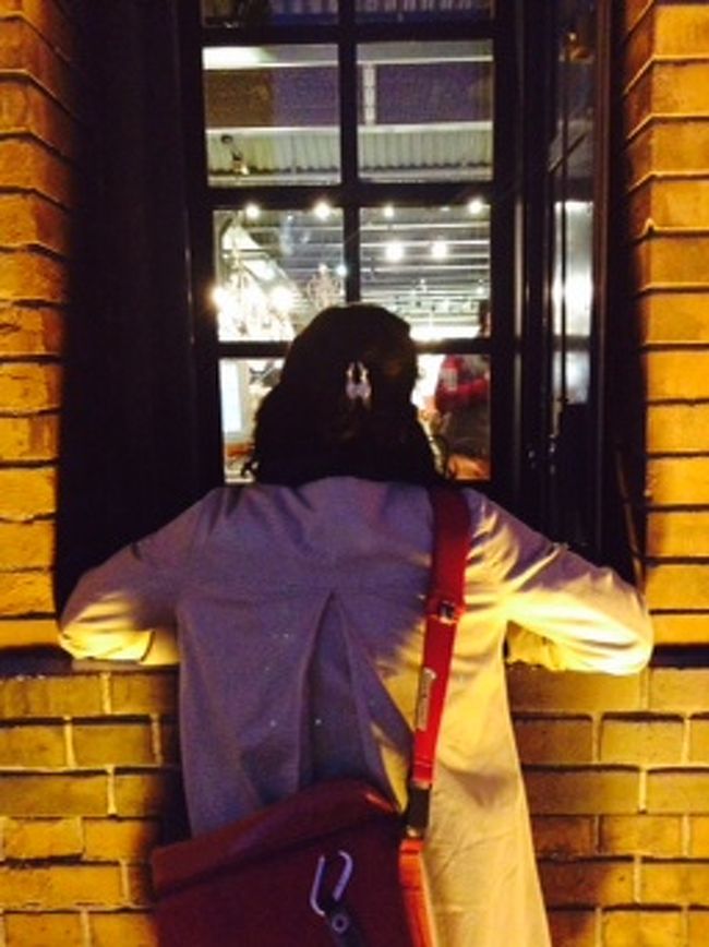 こらこら、覗くんじゃありません！<br />って人の家じゃないからいいのか（笑）