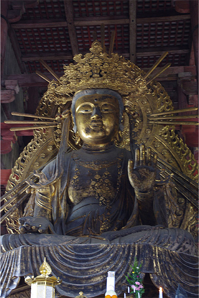 こちらは虚空蔵菩薩様。大仏様のすぐお隣にいらっしゃいます。<br />記憶力を良くしてくれる仏さまですってー。<br />おぉ、それはしっかり手を合わせておかねば（＾人＾）