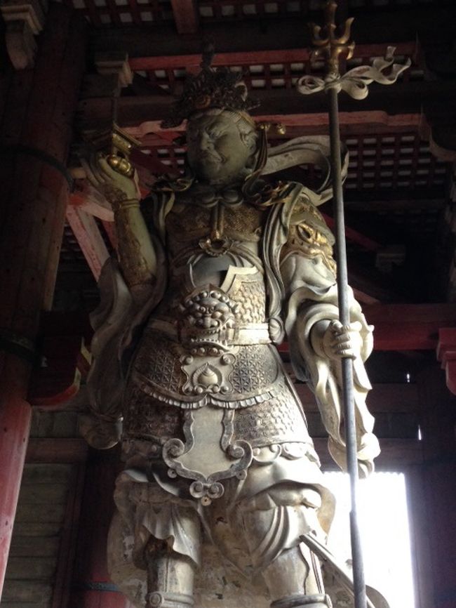 柱くぐりのすぐ近くにいらっしゃるのは、多聞天様。