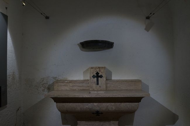 地下には礼拝堂が。厳かな雰囲気です。