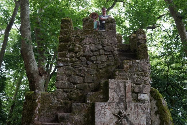 色んな構造物の跡があります。