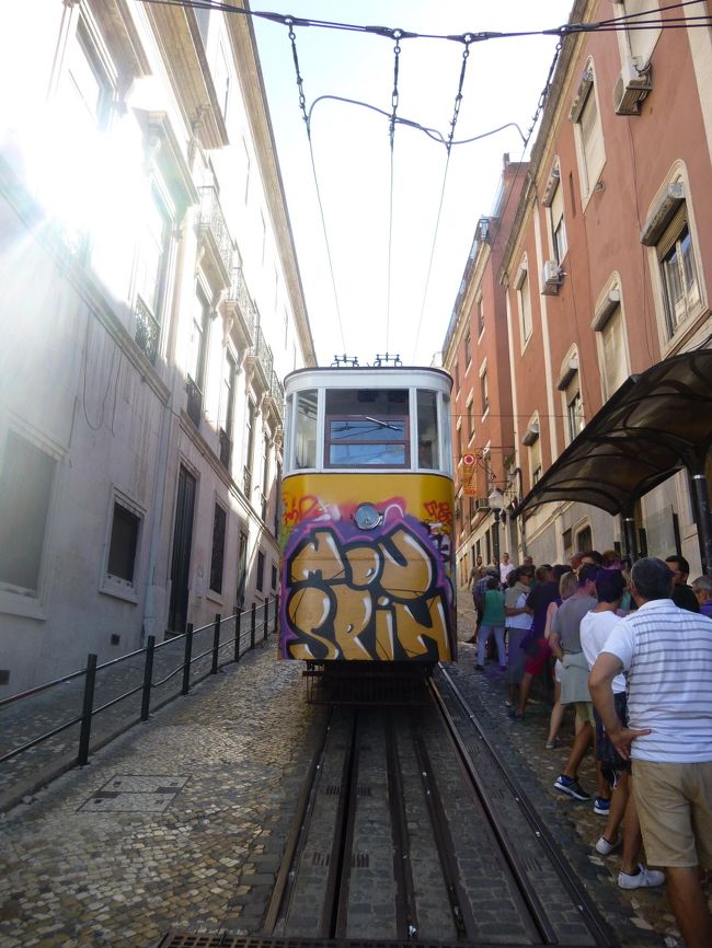 リスボン最後の夜を迎えます。<br />最後なのでファドを聴きに行きます。<br />その前にケーブルカーに乗ってアルカンタラ展望台へ。