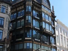 楽器博物館。

1898年完成のアールヌーボー建築です。
建築家サントゥノワが服のデパートとして設計したそう。

そう、ブリュッセルはアールヌーボー建築が沢山残っているんです。



