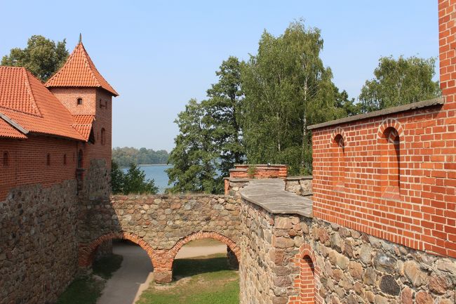 昔はお濠だったのでしょう。