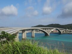 橋を渡って慶留間島に入りました。
阿嘉大橋の向こうが阿嘉の集落。
