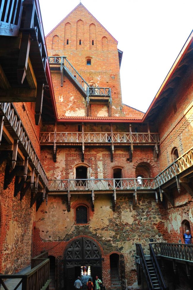 各部屋が展示室になってます。