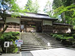 9時20分発のバスで永平寺の山門へ10時16分着
路線バスみたいだけど誰も乗らないし降りないから直通みたいな。

途中で色々と案内してくれる運転手さん♪