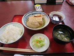 本日も金沢駅で夕飯(笑)

黒百合の、おでん定食670円♪
安くて美味しい！
常連さんが多い飲み屋な感じ！

駅から20分くらい歩いて近江町市場に寿司を食べに行ったんだけど、回転寿司なのにオーダー形式で入りずらくて。
近江町食堂をのぞいたら居酒屋っぽくて意外に高いし止めました。
その近くのビル内の食事場所も微妙だったし。
市場だから全部、店仕舞いしてるし…
めいてつエムザは夜7時半まで開いてましたよ！
黒門小路は限定土産が有るし、地下のスーパーも金沢土産が売ってました。