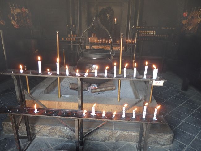 ハイキングコースで来たものの、私の方が疲れてしまって、今日はこれまで！<br />この日は長年消えていないという火です。