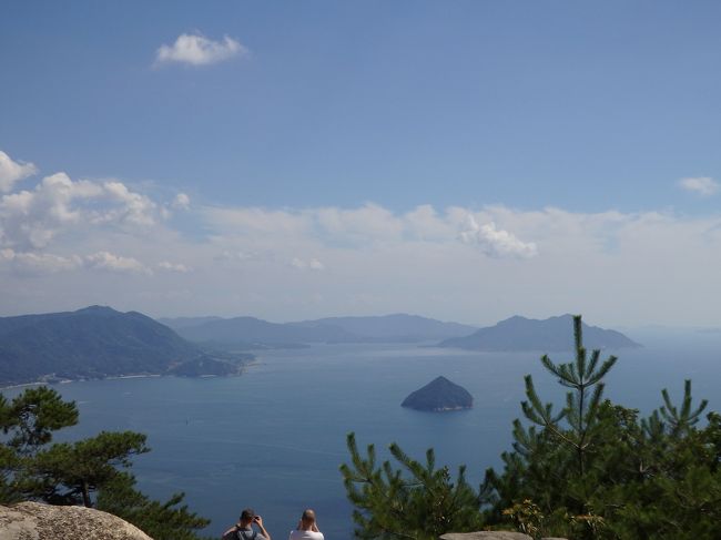 とても晴れていてよくいろんな島が見えました。<br />この真ん中の島が、栗みたいでかわいいなぁ、とおもってたのでパチリ。