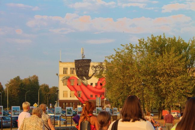 ビルにアート<br />ちらほらとこういうアートが街にあり、人々が生活を楽しんでる様で文化度の高さを感じました。<br />いい国なのネ・・・・