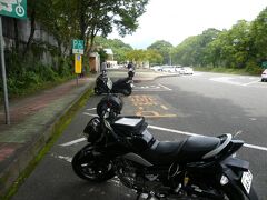 「涼しいトコロへ行きたいなあ。あと、温泉も。」

ということで、家から出てすぐに高速道路に乗れる、東北道と日光宇都宮道路で、日光方面へ向かいました。

途中、羽生SA・佐野SA・日光口PAで休憩。

特に佐野SAで休憩したら、女装コスプレライダーがいて、びっくりしました。

結構、佐野SAは面白いですね。

写真は日光口PA