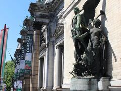 王立美術館の入り口に到着。