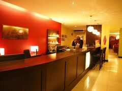 De Keyserleiに出たら、すぐにホテルを発見。
最後の宿泊は、「ロケみつ」で早希ちゃんが恐怖しながら泊まってた「レオナルドホテル」にしました。