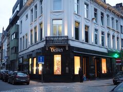 お土産のチョコを買いに、まずはデルレイへ。

ダイヤ型のチョコが有名なここで、アントワープだけにやっぱりそのチョコを買いました。
日本にも出店してますが、日本だと一粒400円とか500円で売られてますからね。恐ろしい…。

ちなみに、今回色々なお店でチョコを買いましたが、個人的にデルレイのチョコが一番好みでした。もっと買っておけばよかったー！