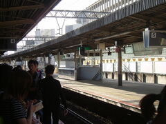 近鉄・西大寺駅

今回のスタートは、ここからです。６番線からは、橿原神宮前行きの電車が出ます。つまり、飛鳥に行くときには、６番線です。