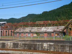 すっかり雲海のなくなった竹田城跡から竹田駅まで下り、再び播但線に一駅乗れば和田山。駅に着く直前にレンガ造りの廃墟のようなものが見えましたけれどもこれは何でしょうかね。歴史的に価値が有るのなら竹田城跡と合わせて整備して観光で売りだしても良いかも？