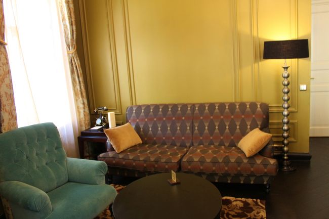 このソファーがベッドに・・・・<br />このお部屋にもおトイレがあります。