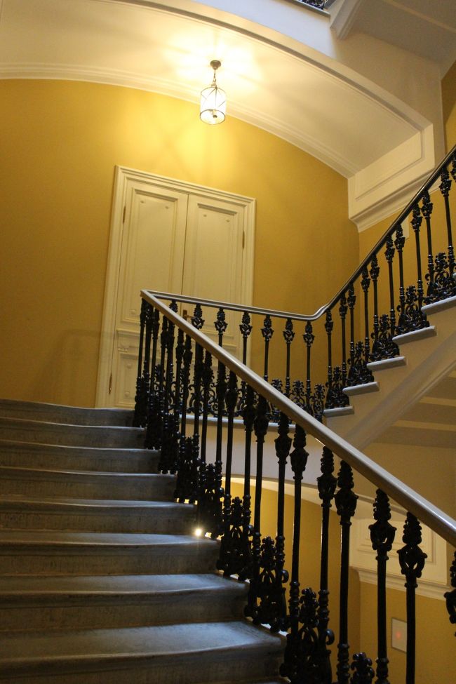 では、お出かけを・・・<br />階段も素敵