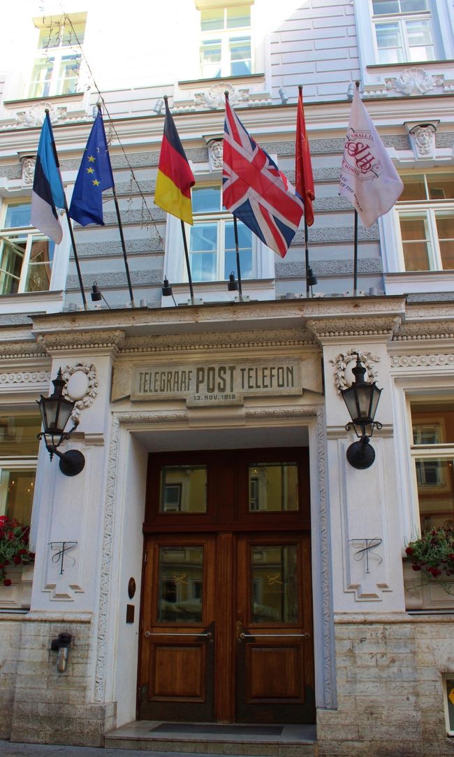 1878年にサンクトぺテルブルグの建築家によって建てられた由緒ある建物。<br />銀行として使われていたけど第一次大戦後は郵便局と電話局として親しまれていました。