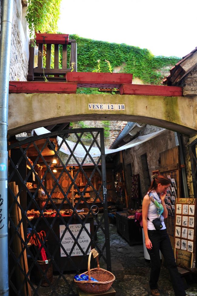 手工芸のお店が何軒かあります。