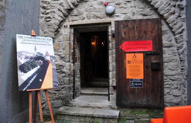 ここから上がれる様です。<br />今日は街歩きなので明日の朝に上がります。