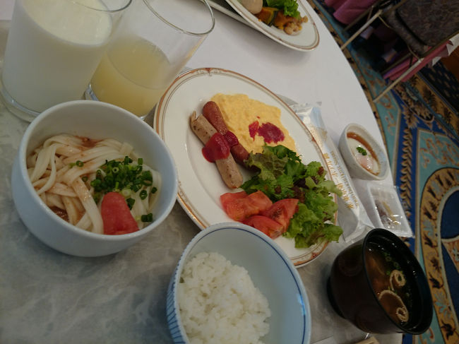 朝食はホテルのビュッフェ。<br />東京第一ホテル錦に泊まりました。<br />栄駅から徒歩数分の好立地で、朝食も美味しかったです。<br />きしめんもありました。