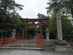 敦賀市曙町の氣比神宮．
創建は200年頃とされ，主祭神は伊奢沙別命．
越前国一宮，旧官幣大社．