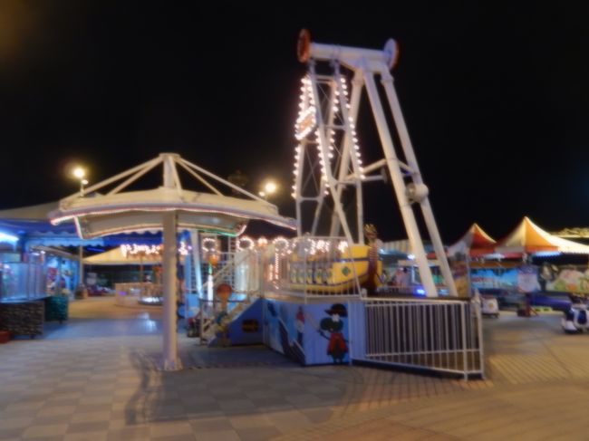 夢時代購物中心に到着してから、観覧車など遊具施設がある屋上に行きました、前回来た６月には来なかったので今回は遠くからもわかる観覧車があるので見てみました