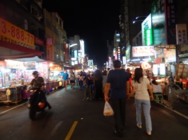 六合国際観光夜市を歩きました