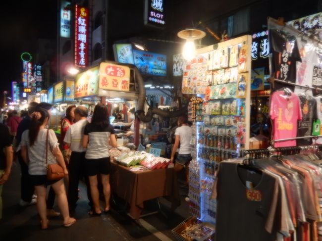 六合国際観光夜市を歩きました