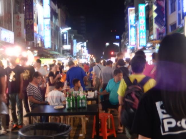 六合国際観光夜市を歩きました