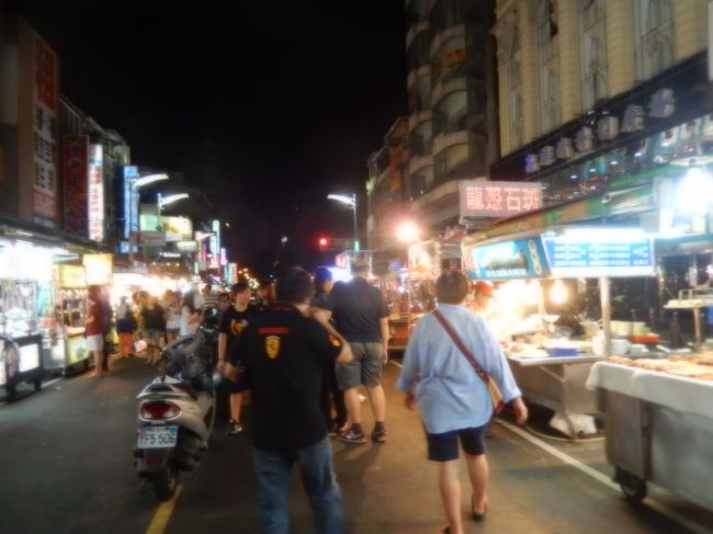 六合国際観光夜市を歩きました