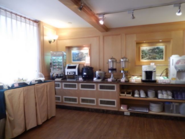 高雄喜悦酒店のサービスとして午後３時から夜まで、飲食ができます、饅頭やデザートを食べたり飲み物を飲むことができます