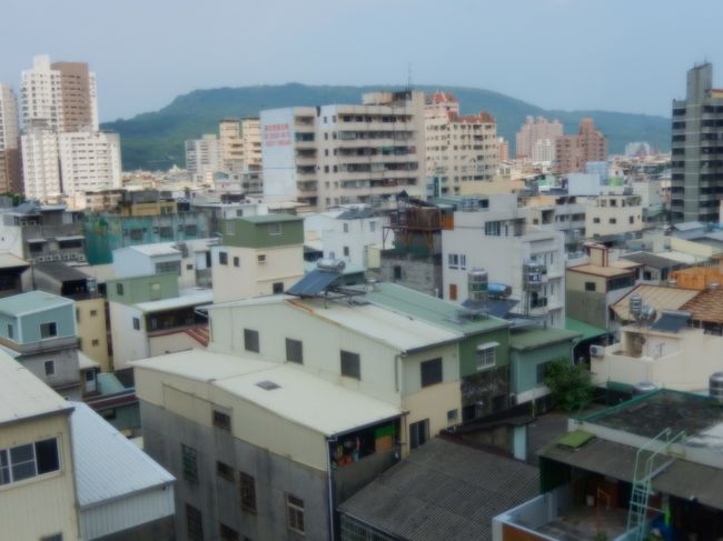 高雄喜悦酒店の客室からの眺め寿山方面を見る