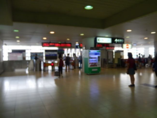 高雄駅の２階改札口