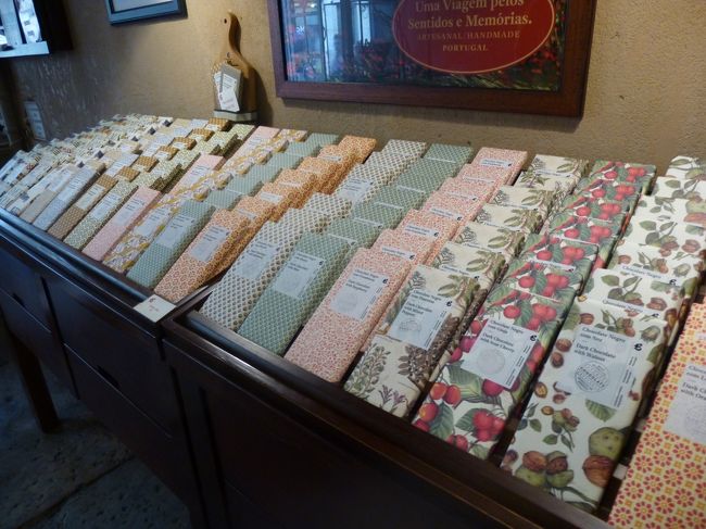 確か€10位でした。<br />他にもバータイプのものや奥には<br />マカロンもありました。<br />